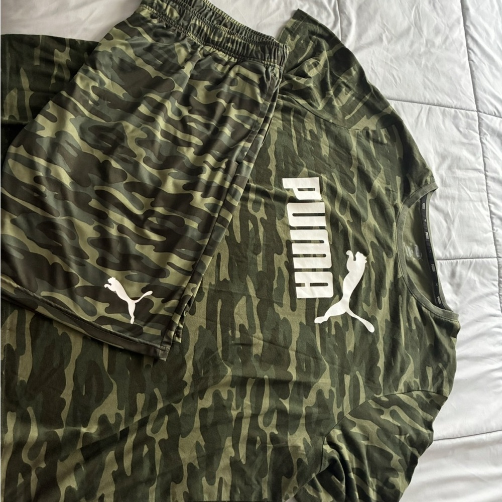 Men’s Puma camouflage short set. Top size 4xl. Bottom size 2xl